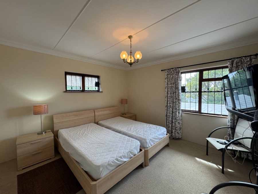  Bedroom Property for Sale in Signal Hill Western Cape